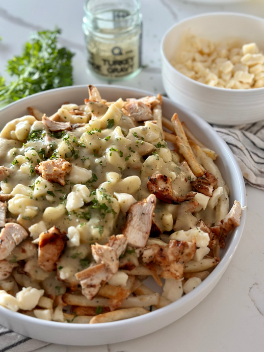 POUTINE À LA DINDE GRILLÉE (CLASSIQUE CANADIEN)