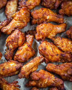 MONTREAL-STYLE CHICKEN WINGS