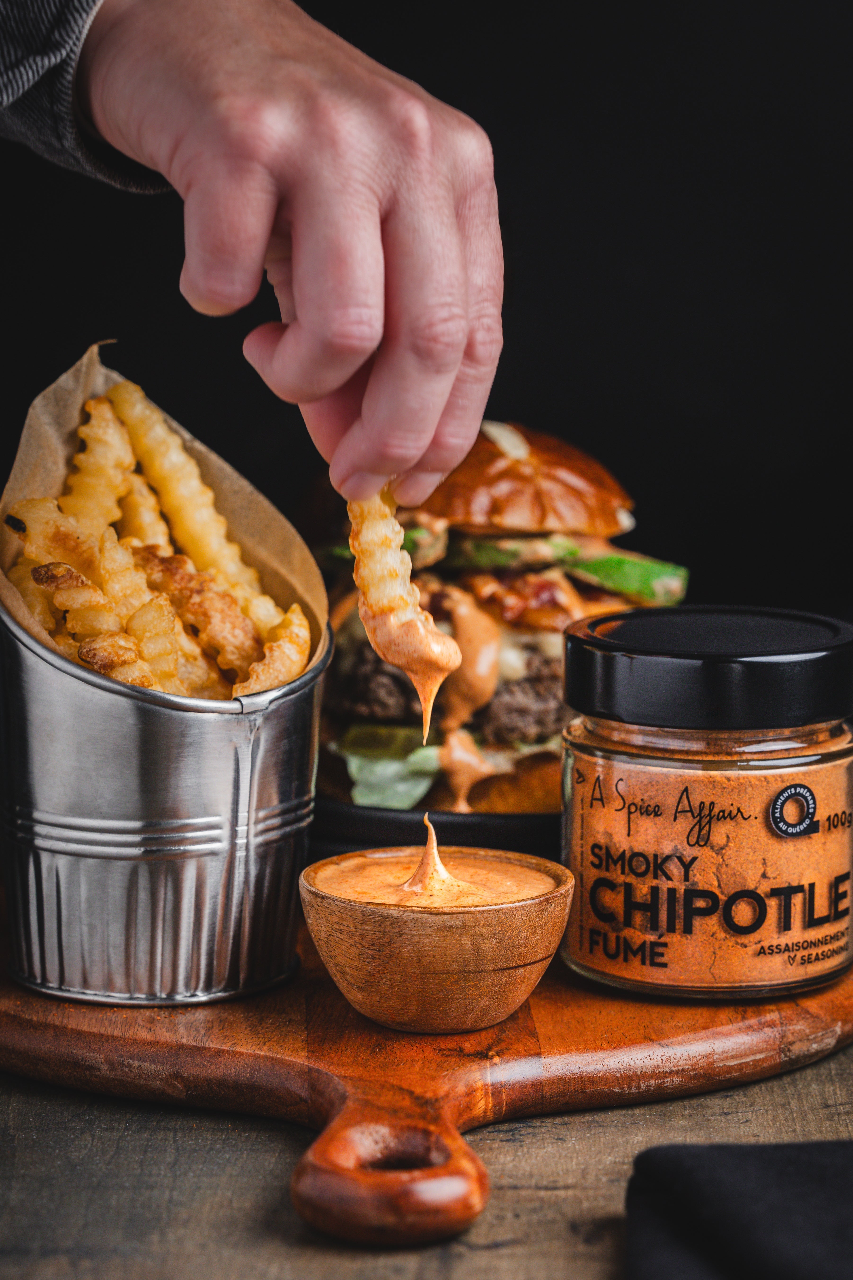 SMOKY CHIPOTLE JUICY BURGER & DIP FOR CRISPY FRIES