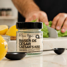 Charger l'image dans la galerie, ASSAISONNEMENT VÉGANE BAISER DE CÉSAR POUR VINAIGRETTE 130 G (4,6 oz)